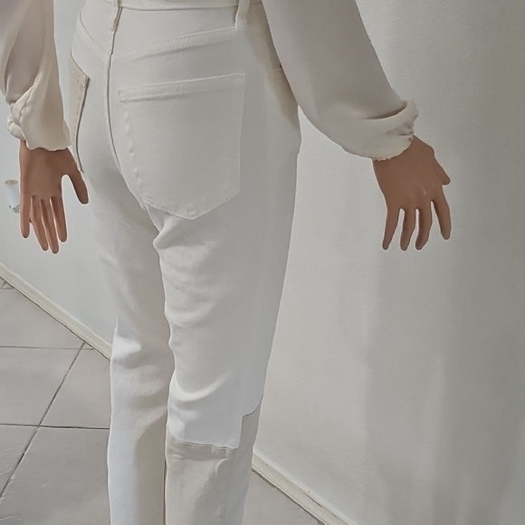 NWT Ultra High Rise Hollister Cream and White Ankle Jeans - Picture 8 of 10